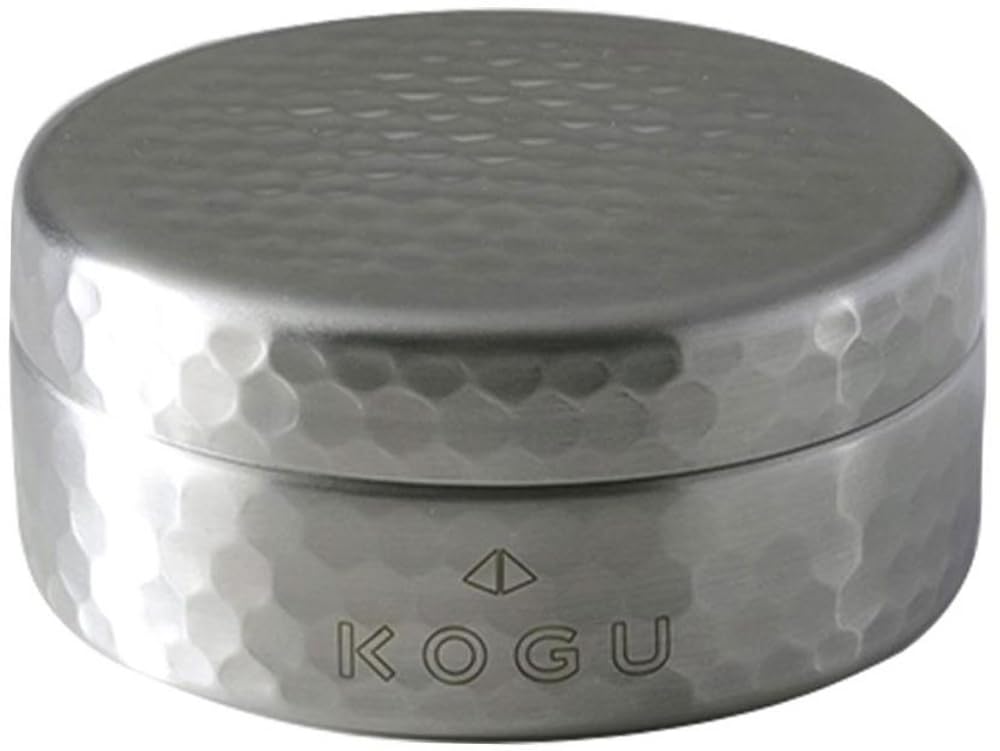 

KOGU Контейнер для хранения утвари для чайной церемонии, Банка для матчи [Сделано в Японии] Можно мыть в посудомоечной машине, Нержавеющая сталь, с внутренней крышкой, Сохраняет свежесть чая, Вмещает