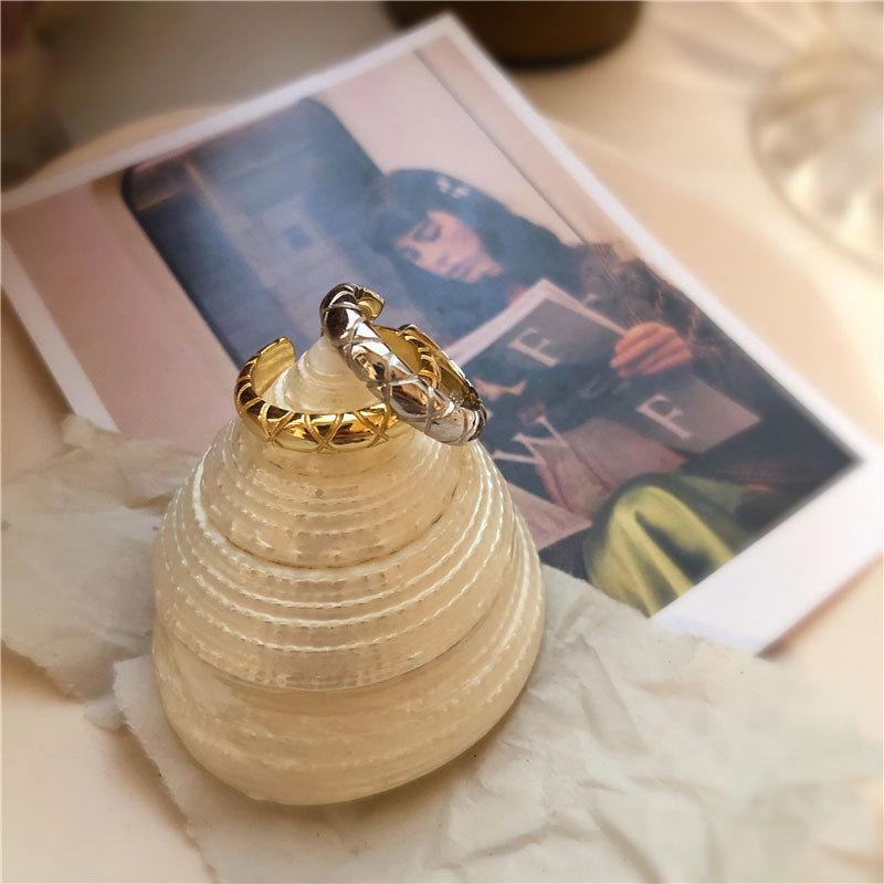 Korean Retro Rhombus S925 Silver Women's Twisted Ring - Simple, Polished, Cold Style, Perfect for Index Finger