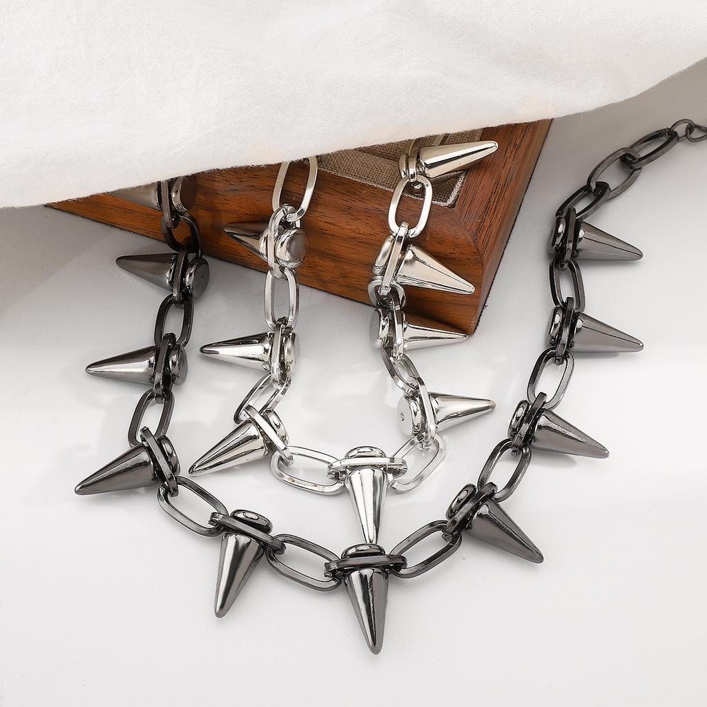 Personalized Street Shot Hip-hop Style Rivet Black Chain Necklace Trendy Men And Women Punk Exaggerated Clavicle Chain