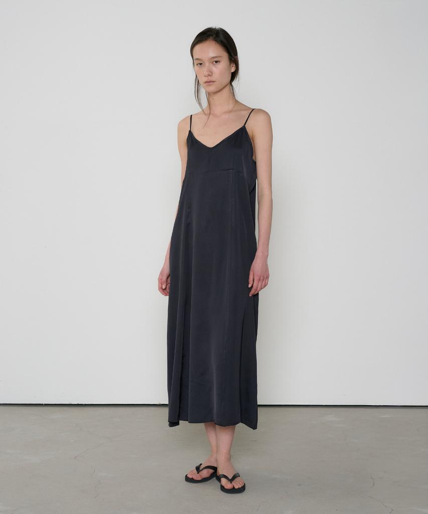Jeonggamseutyudio Cut Off Sleeveless Long Dress_2 Color