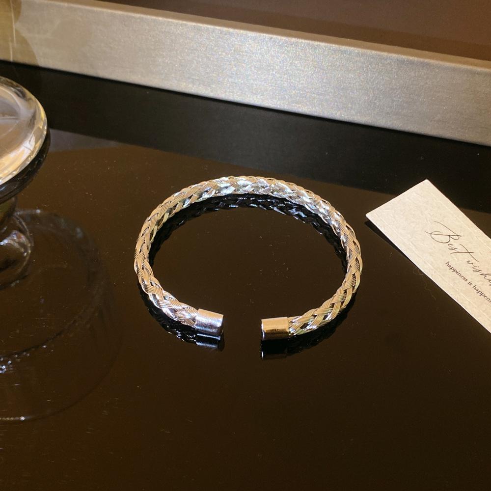 Einzigartiges Nischendesign, schlichtes Metall-Halsreifarmband, schlichter Ringhalsreif für weibliche Persönlichkeit, kaltes Halsketten-Accessoire