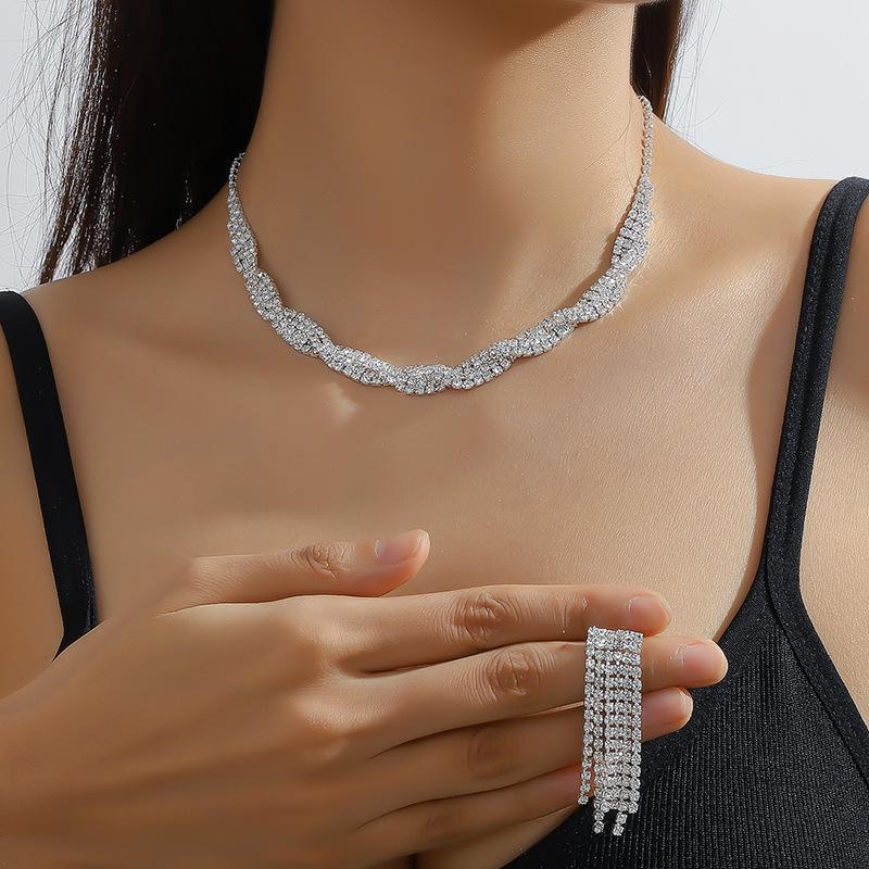 Claw Chain Necklace Earrings Set Two-piece Set Woven Neck Chain Collarbone Chain Dinner Accessories Women