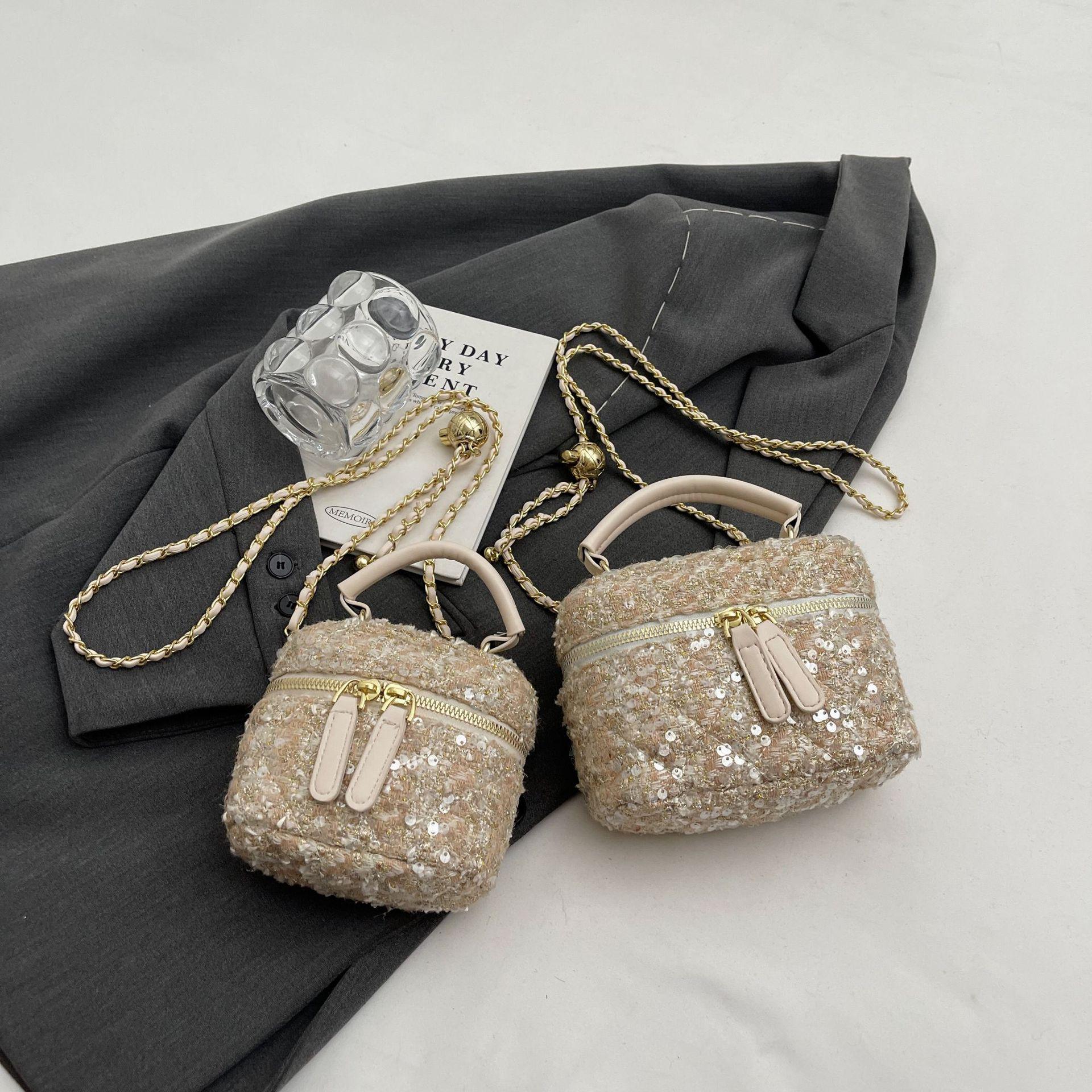 

Luxury Women s Wool Box Bag 2025: Chic Chain Shoulder & Crossbody Handbag Small брудно-білий