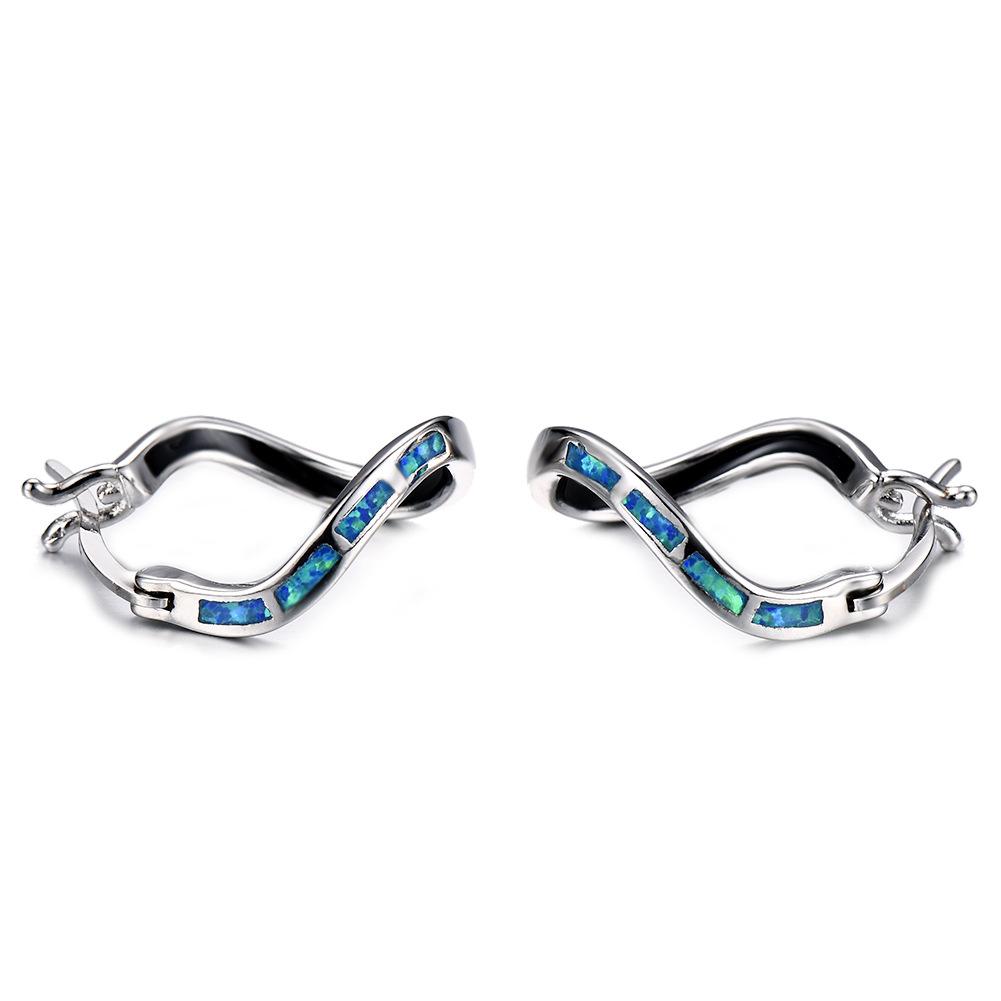 Minimally Designed Wave Earrings for Women with Versatile Personality and Temperament