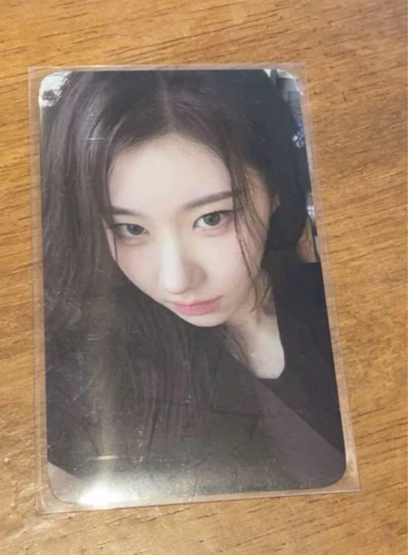 

[USED] ITZY GOLD mcd sanok pre-recorded chaeryeong trading card
