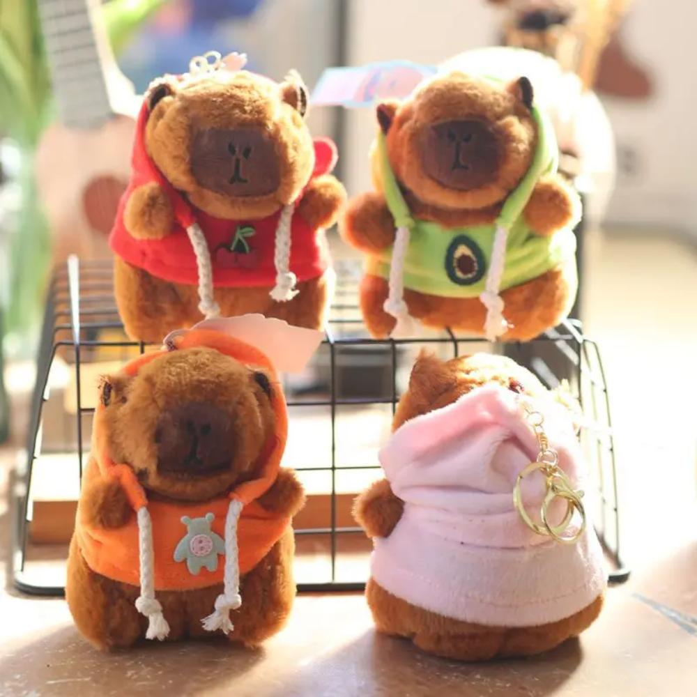 Chaveiro Pingente Capivara Desenho Animado Fofo Brinquedo de Pelúcia Boneca Pendente para Bolsa Boneca Kapila Adorável com Roupas Chaveiro de Animal