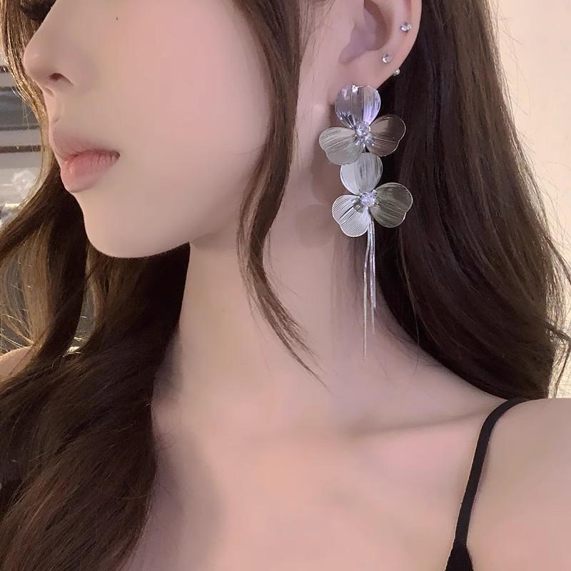 Spicy Girl Vibe: 2025 Sweet & Cool Niche Tassel Earrings - Chic & Slimming Long Design