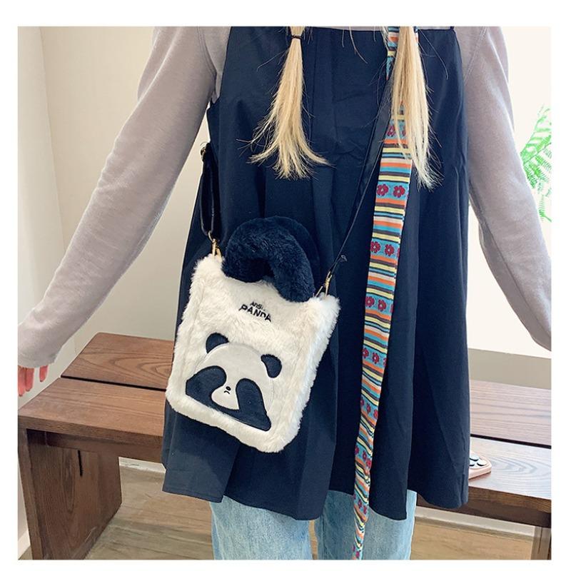 

Симпатичная маленькая квадратная сумка Panda Mao Mao, женская новая трендовая плюшевая сумка премиум-класса с текстурированной сумкой-мессенджером чёрный