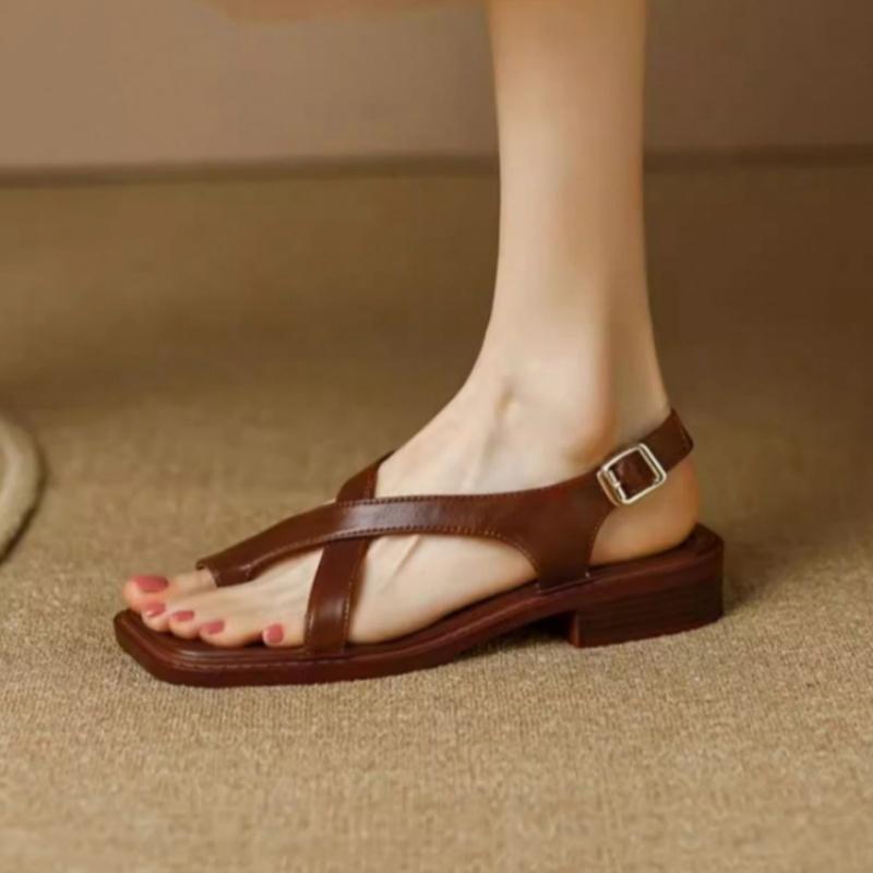 

Модные французские ретро балетки сандалии с креплением на пальце женские лето 2025 модные на низком каблуке римские туфли резиновая подошва удобные женские сандалии 38 коричневый