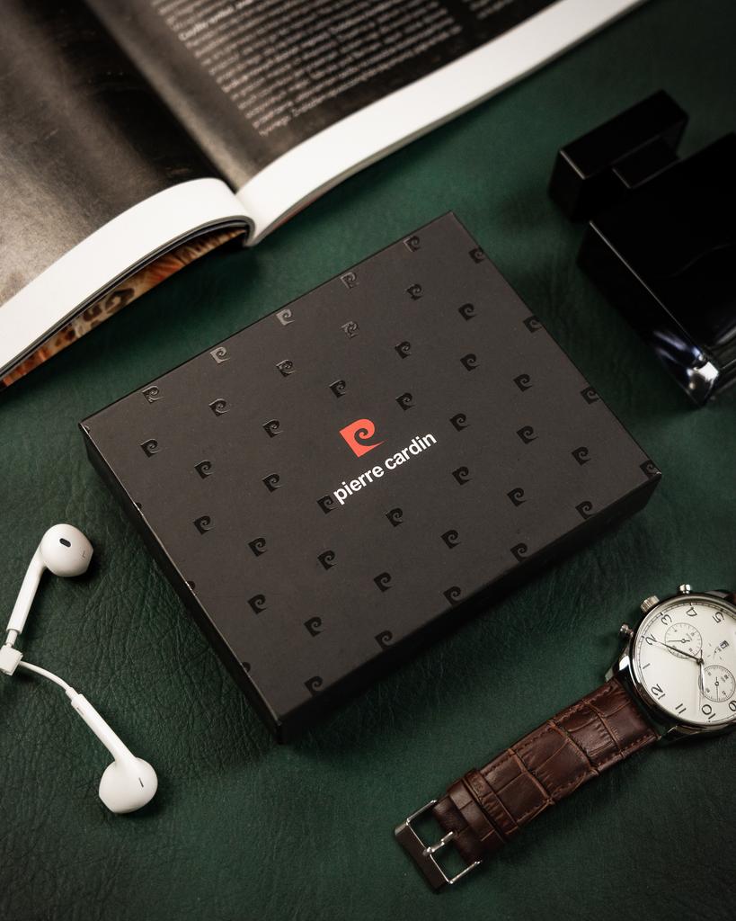 Classic, elegant men's wallet made of natural leather - Pierre Cardin