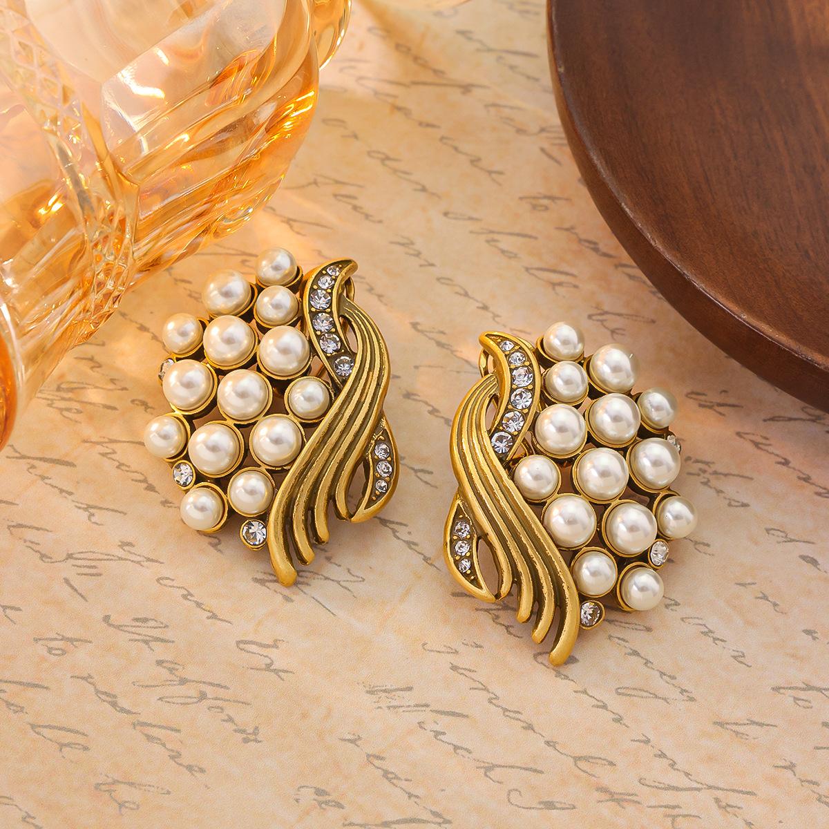 Vintage Korean Style Fashion Pearl Hollow Out Inlaid With Diamonds 925 Silver Needle Earrings