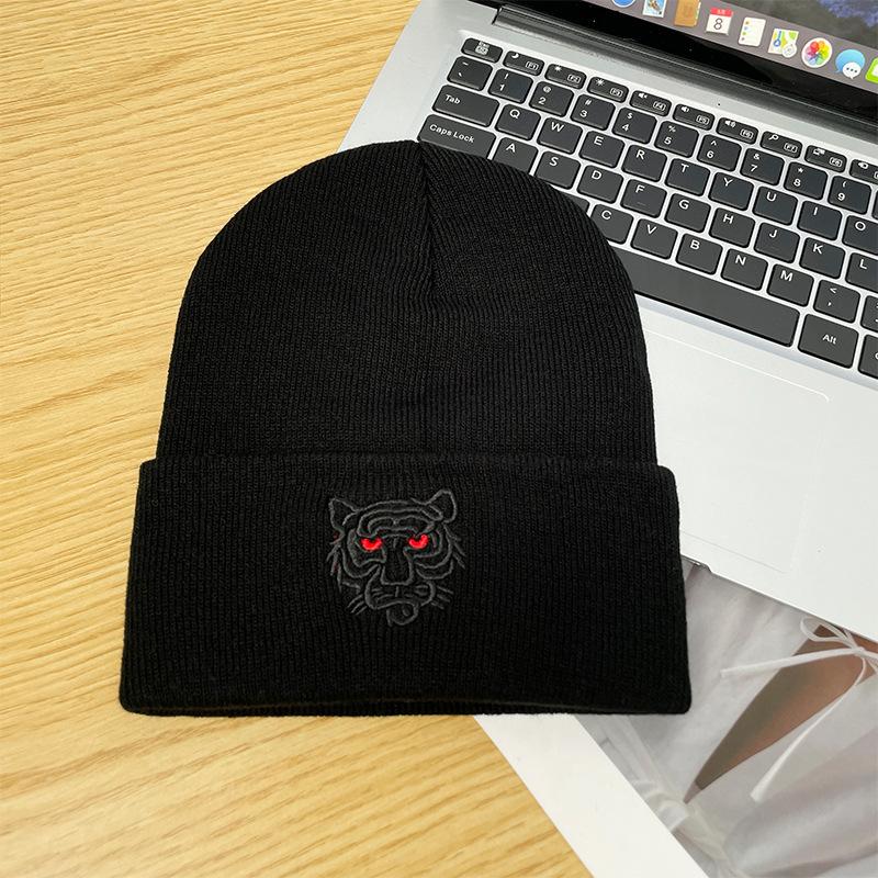 Embroidered butterfly knitted hat women's warm cold hat big head circumference ear protection pullover hat versatile bag head wool hat