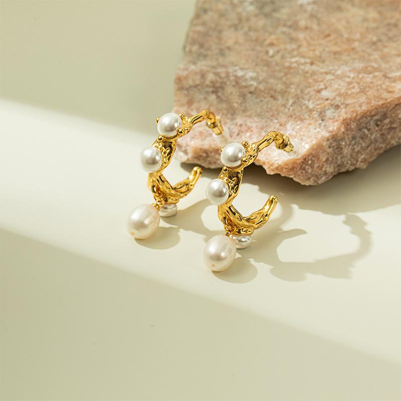 

Elegant C-Shaped Lava Texture Freshwater Pearl Earrings - Versatile High-End Fashion