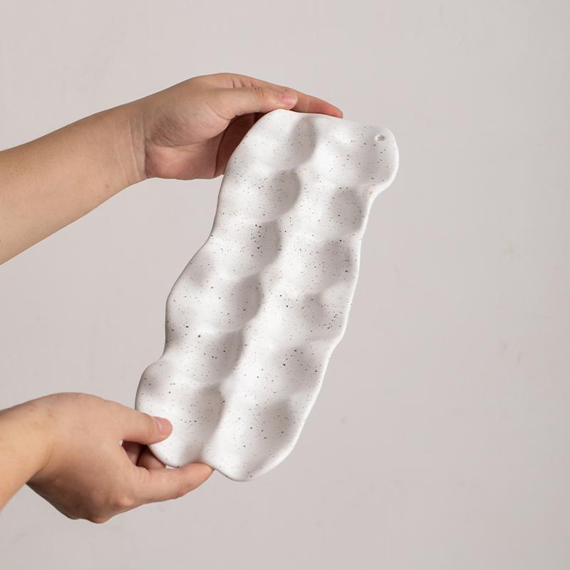 Weißer Keramik-Eierkarton Aufbewahrungsbox für Esstisch Kühlschrank Spezielle Frischhaltebox Küchen-Eieraufbewahrungstabletts Geschirr