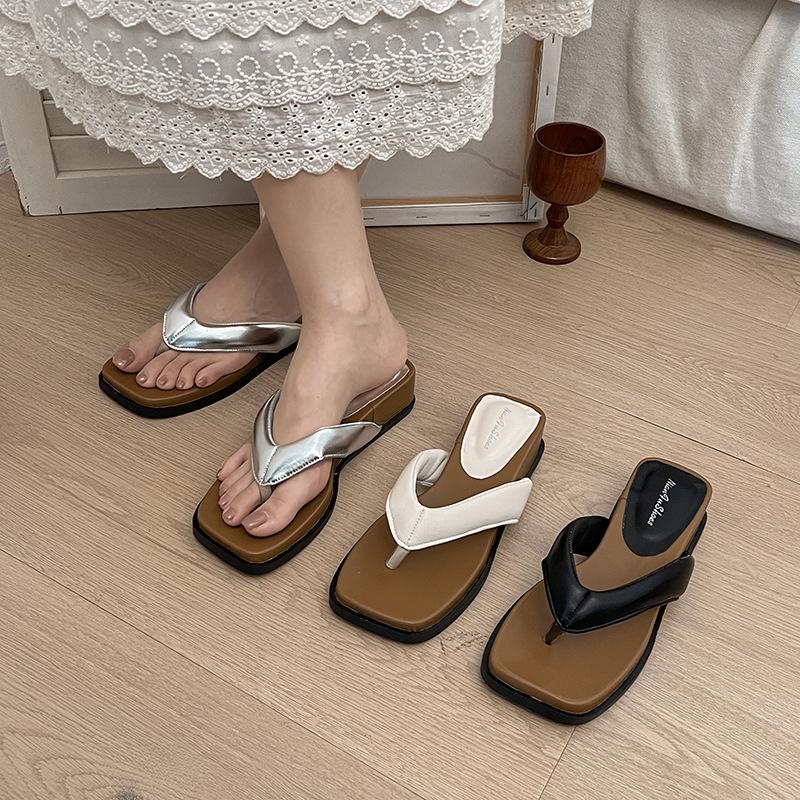 Slope heel flip-flops women's summer outer wear 2025 new holiday style silver beach shoes square head pinch foot cool slippers