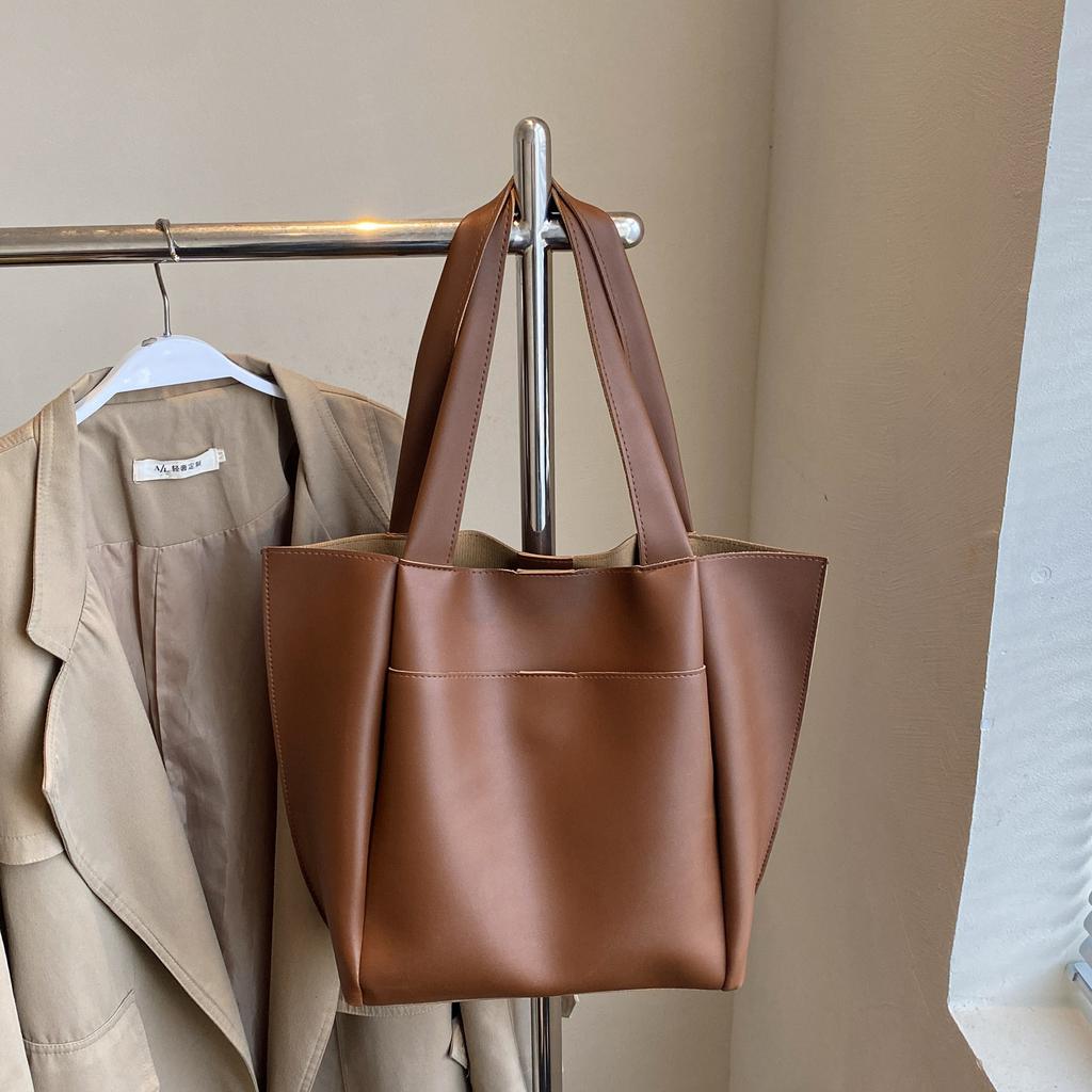 Spring New Tote Bag Fashionable Large-capacity Bucket Bag Simple Women's Commuting Armpit Shoulder Handbag