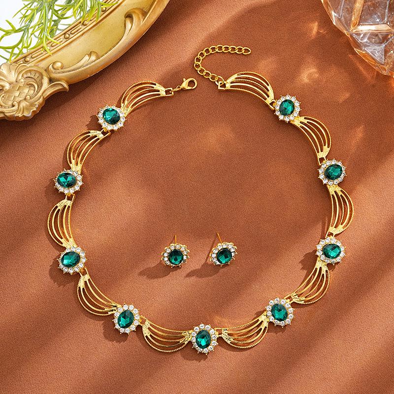 Elegant Retro Rhinestone Necklace and Earring Set: Luxurious Clavicle Chain for a High-End Look зелёный