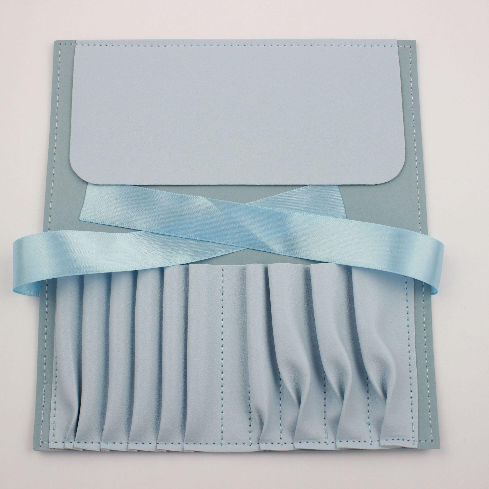 

Набор кистей для макияжа Cangzhou с мягким ворсом и сумкой для хранения - Включает кисти для рассыпчатой пудры и румян.