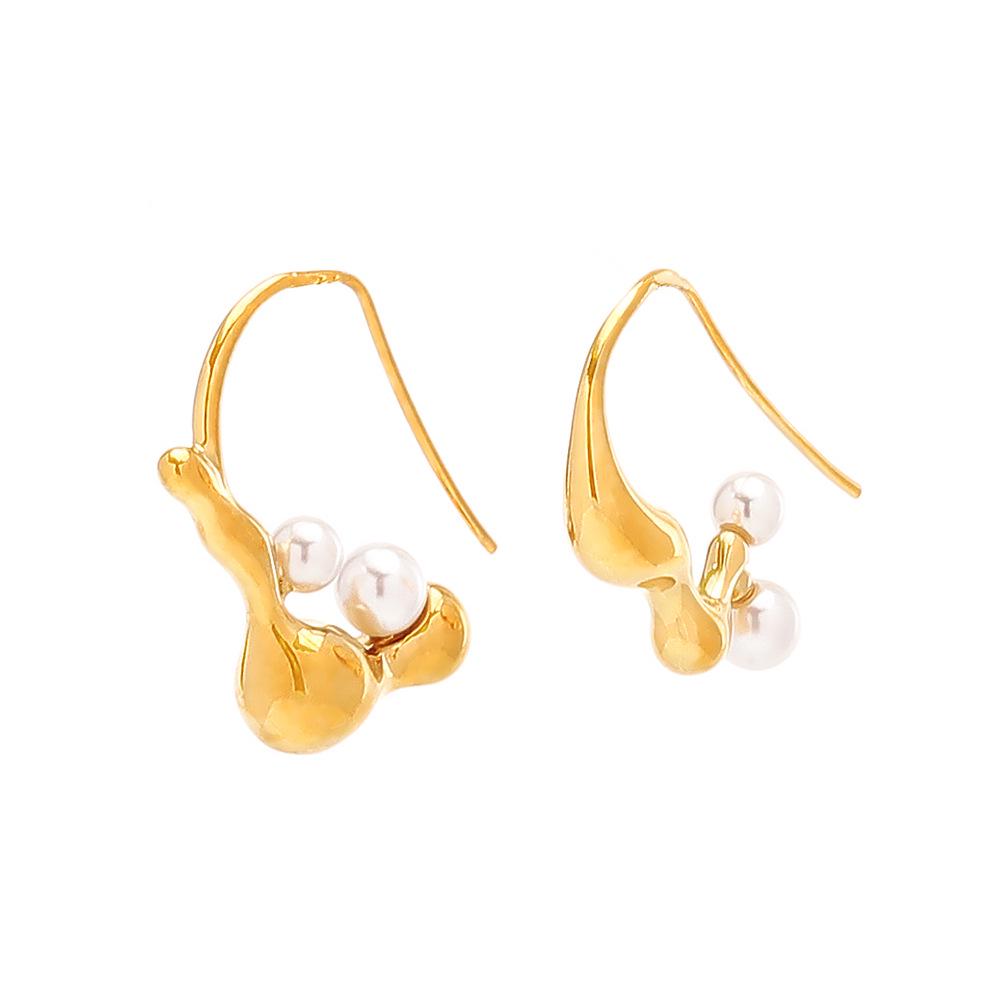 

Freshwater Pearl Earrings: Retro High-End European & American Style with Simple, Light Luxury Ear Hooks