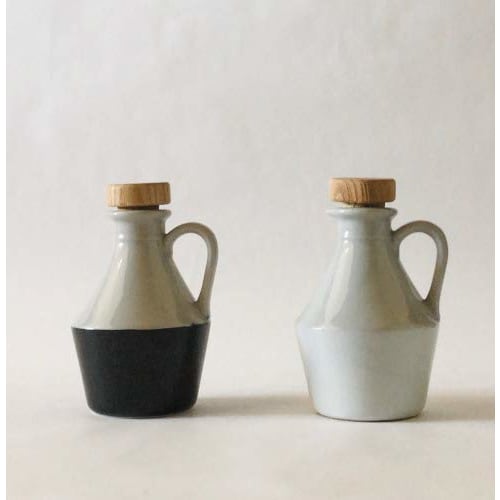 Kamoshika Douguten Ceramic and Cork Oil Pot (Black)