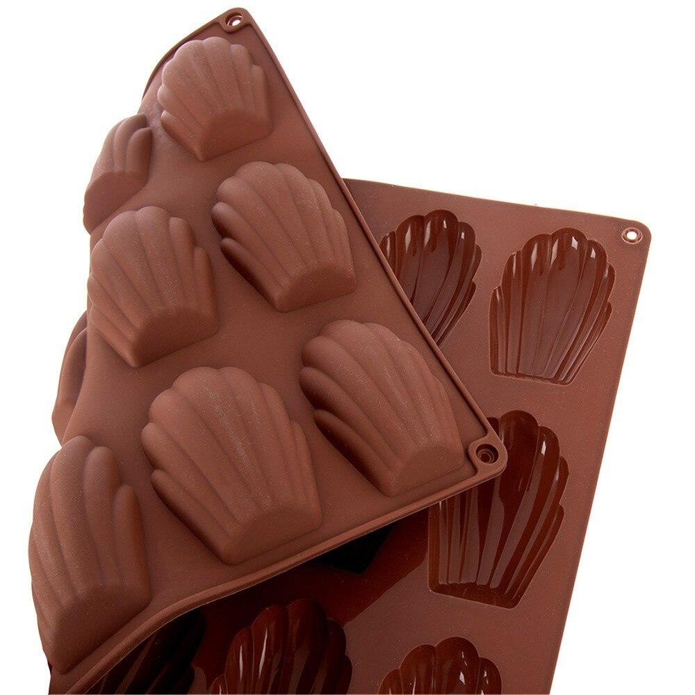 Silicone Baking Mold 18-Cavity Madeleine Pan Shell Shape Chocolate Mold Non-Stick Easy Release Temperature -40°C to 220°C Brown