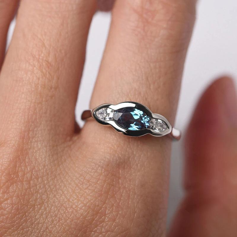 Simple and versatile geometric ring, unique design hemming index finger ring, trendy oval high-end ring