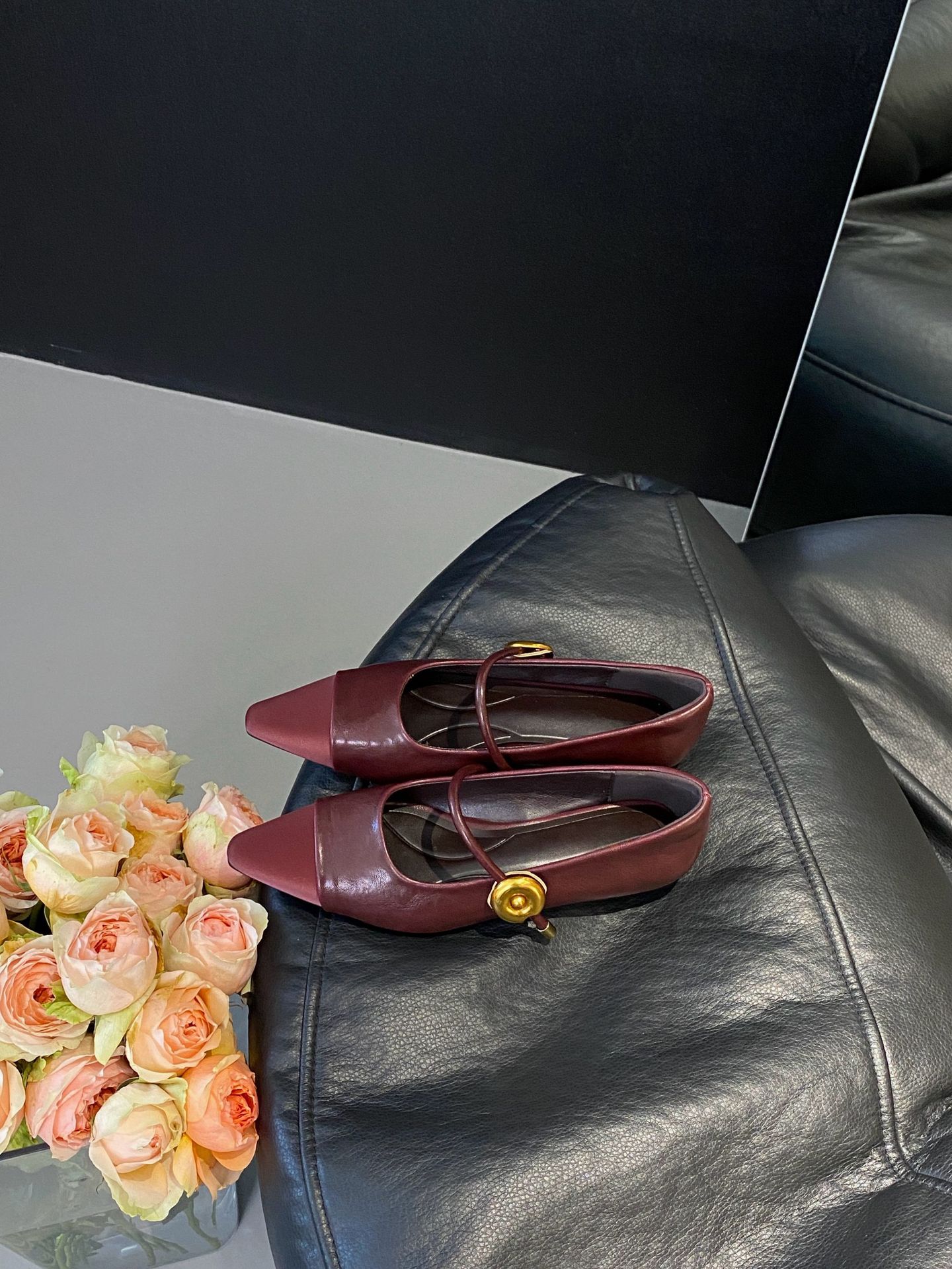 

2025 spring new thick heel women s shoes soft sole not tired feet splicing pointed high heels women wear high-end shoes 40 красный