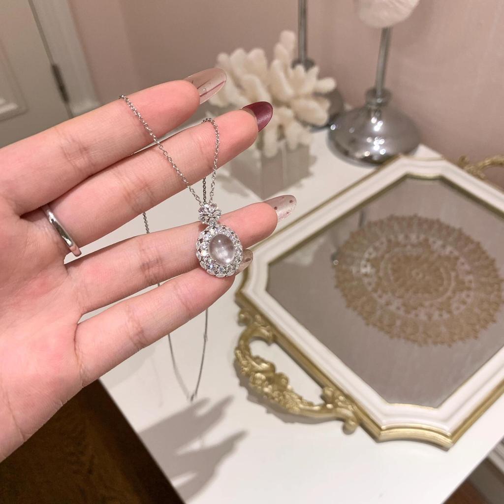 Light Luxury Chinese Natural Agate Chalcedony Pigeon Egg Jade Pendant Necklace Simple Atmosphere Versatile Female Collarbone Chain