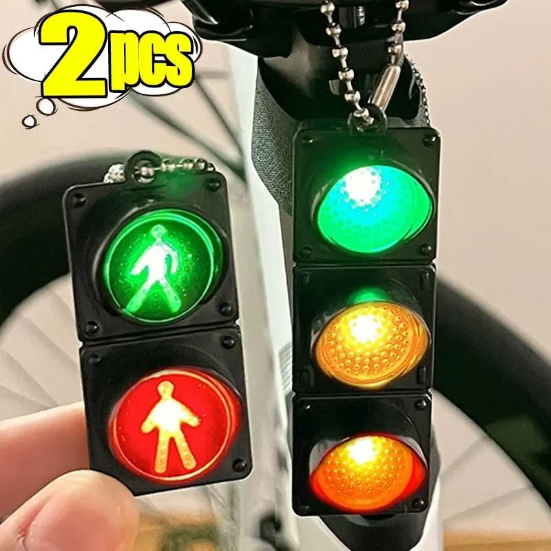 1/2 Bucăți Semafor Electronic Simulare Breloc Pandantiv Mini Lumină Pietonală Lumină LED Jucărie Emite Lumină Jucărie Cognitivă Copii Cadou