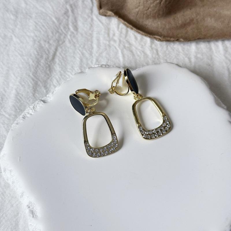 Camellia Temperament No Ear Pierced Ear Clips Pearl Flower Checkerboard Diamond Triangular Ear Clips Niche Earrings Women