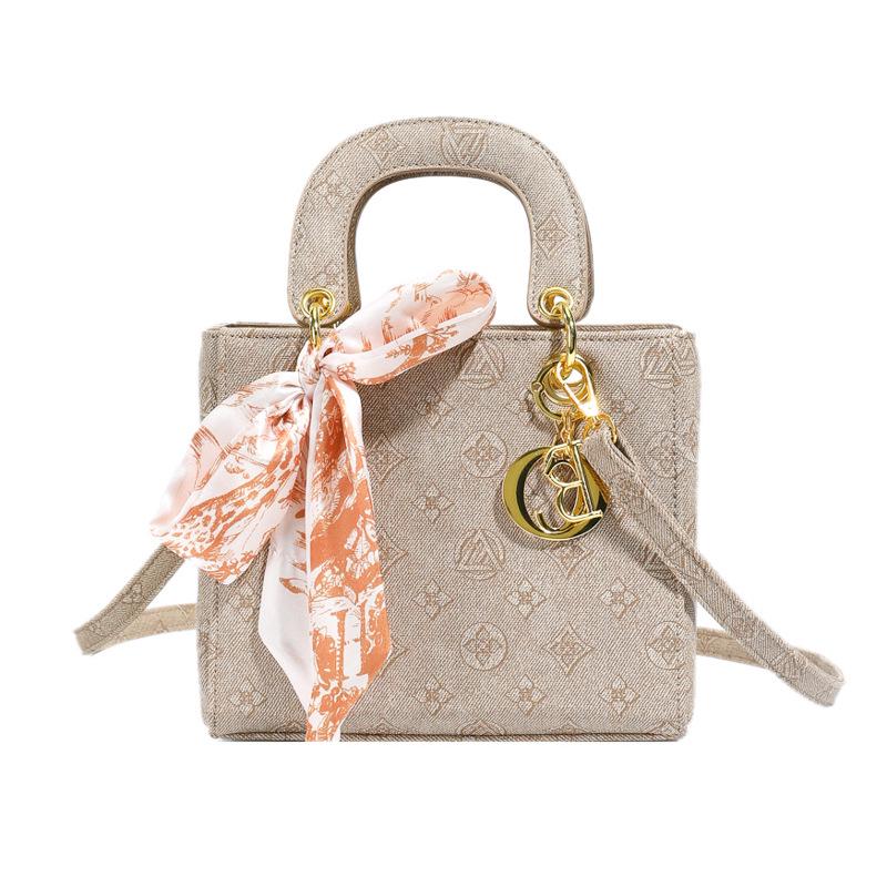 

Trendy 2025 Women s Crossbody Bag: Large-Capacity, Fashionable Autumn Travel Handbag