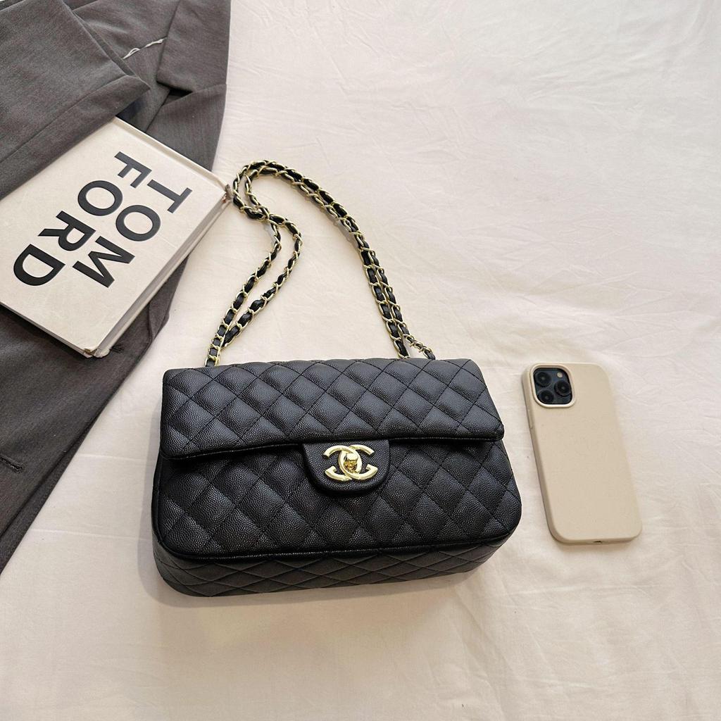 2026 European and American Retro Shoulder Bag: Women's French Flap Crossbody with Unique Design