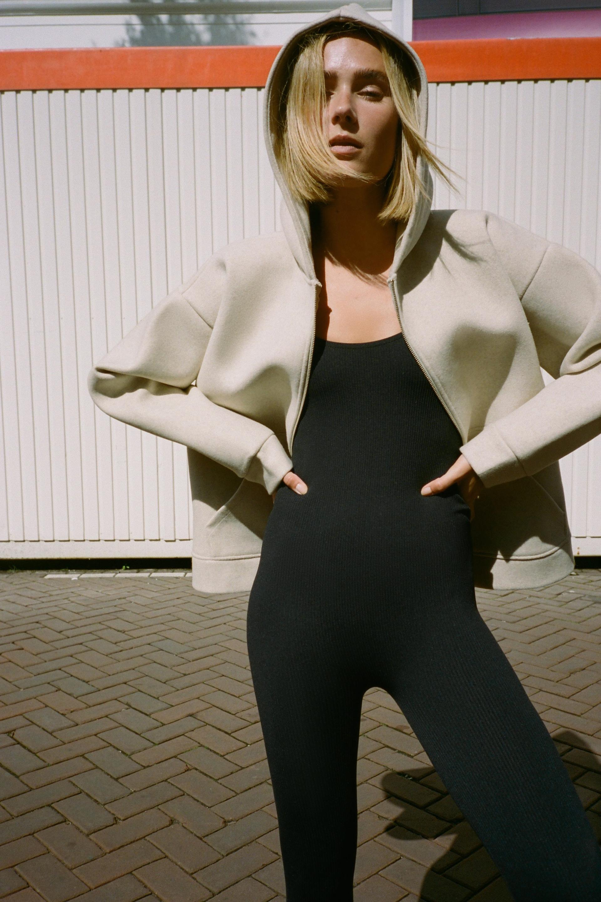 

БЕСШОВНЫЙ КОМБИНЕЗОН