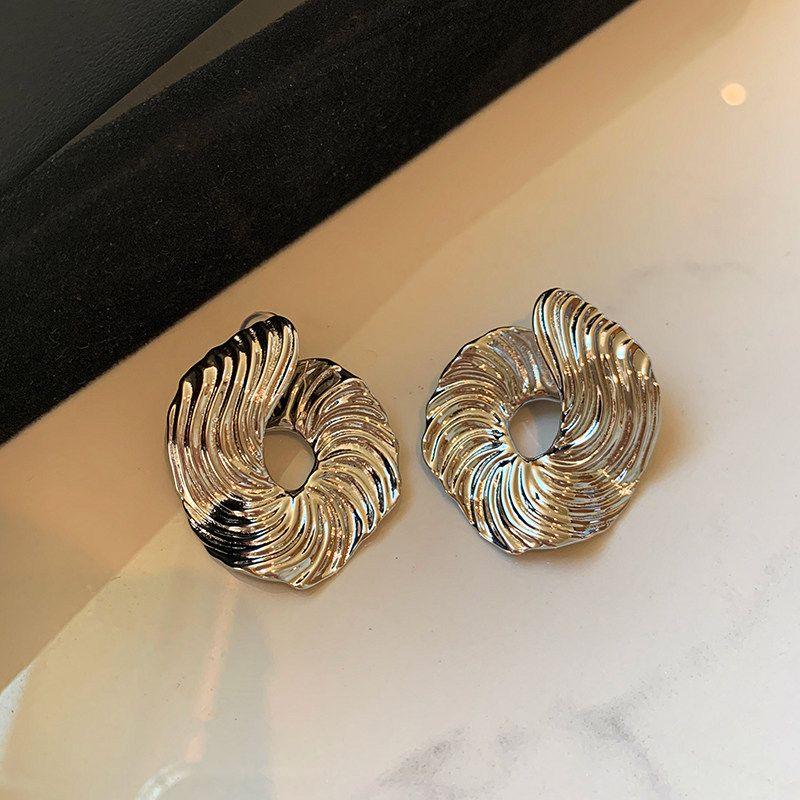 Accessible Luxury Exaggerated Asymmetrical Metal Texture Female Earrings Cool Silver/Pair