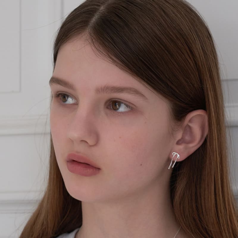 OVT-U Silver 925 Minimal Ribbon Earring