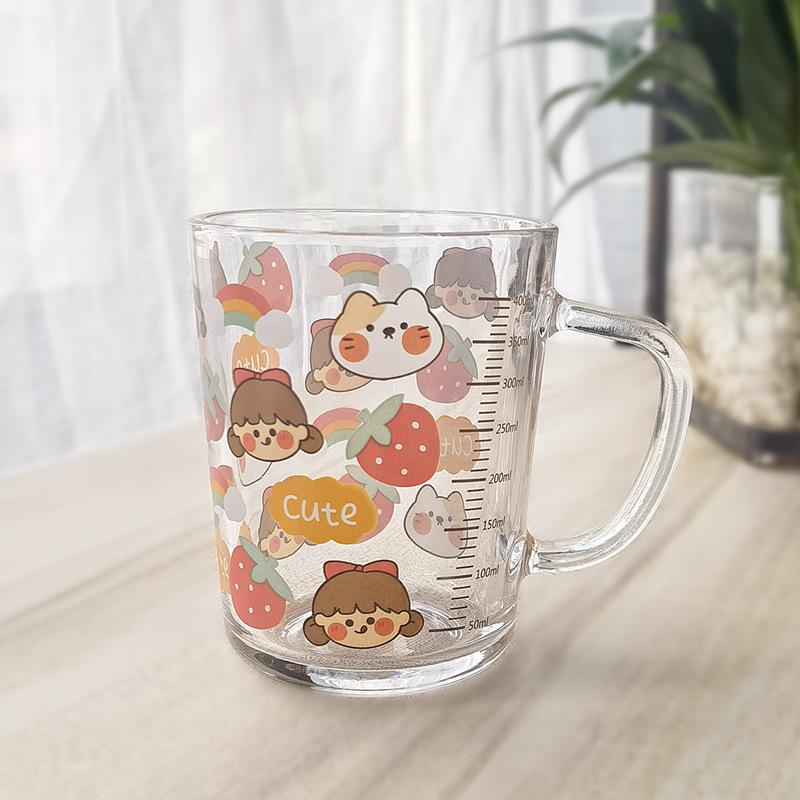 Cupa de lapte drăguță din sticlă cu pai de desene animate, cu capac și linguriță, cadou personalizat.