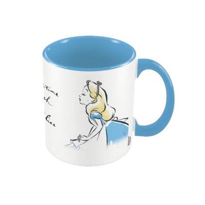L'ora del tè con la tazza di Alice