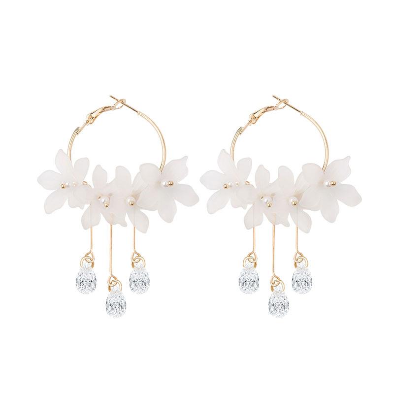 Temperament White Shell Petal Earrings, Small Personality Fresh Mori Flower Pearl Stud Earrings Female