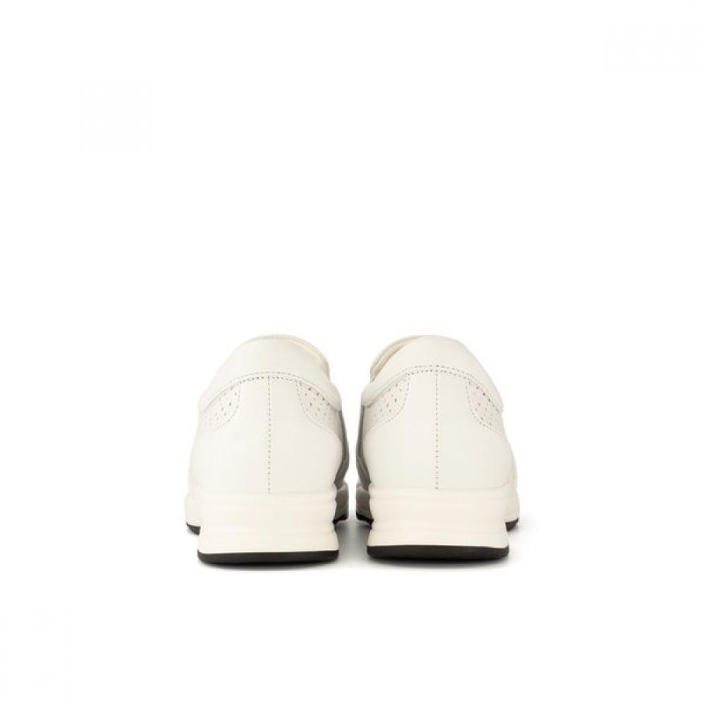 DakS Women S Comfort meSh Slip On With Cubic decoratiOn dlS421ta30  White 
