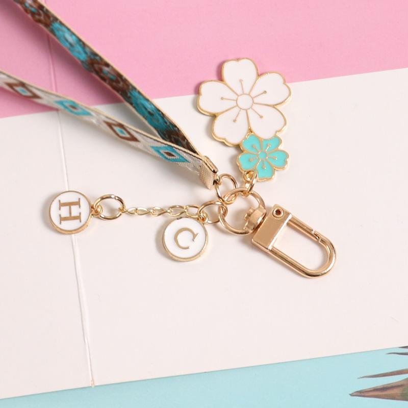 Милый клетчатый узорчатый брелок для ключей с модной буквенной цепочкой — фото 4