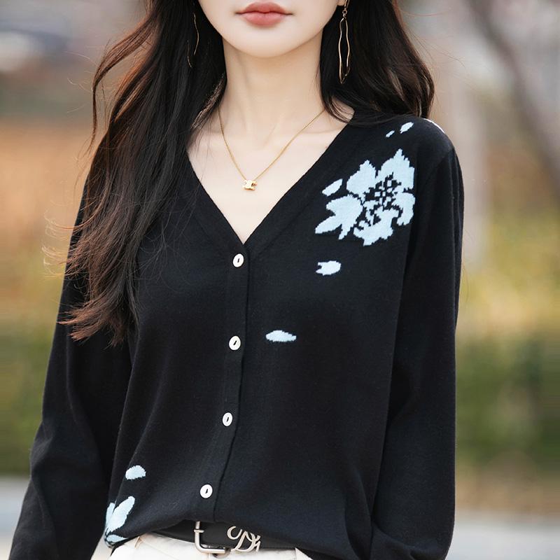 Dámský lehký kardigan z 50% vlny a 50% morušového hedvábí - všestranný úplet na 4 sezóny pro celoroční pohodlí a styl