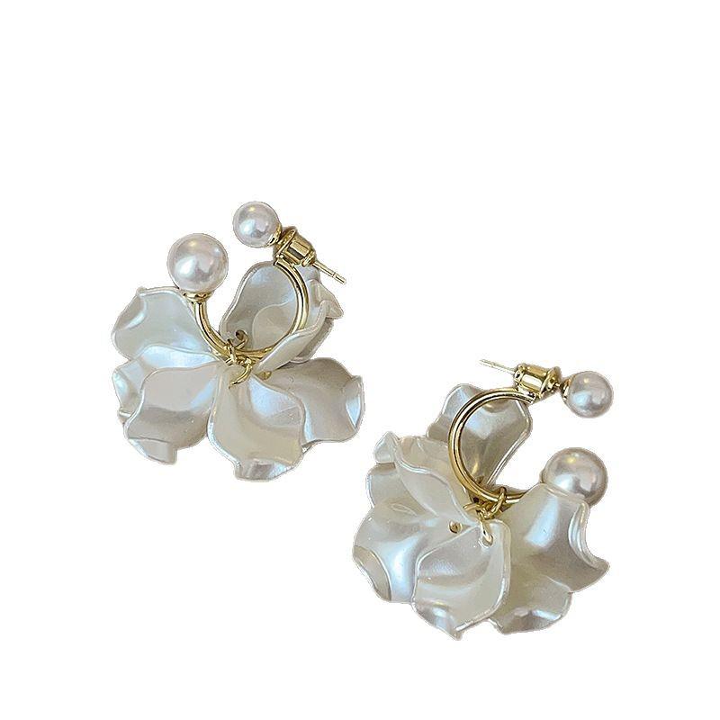 Pearl Shell Flower Tassel Earrings: Unique, Fashionable, Reversible Design.