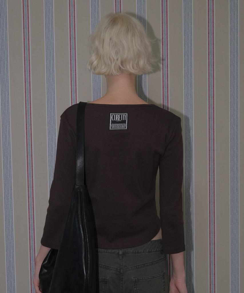 Kyuliti C 90S Line V-Neck T-Shirt_Brown
