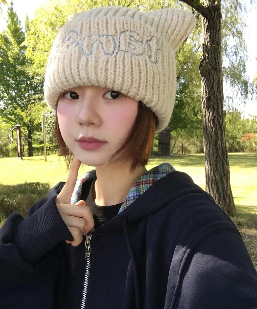 Tansanmageunesyum Logo Cat Beanie (Ivory)