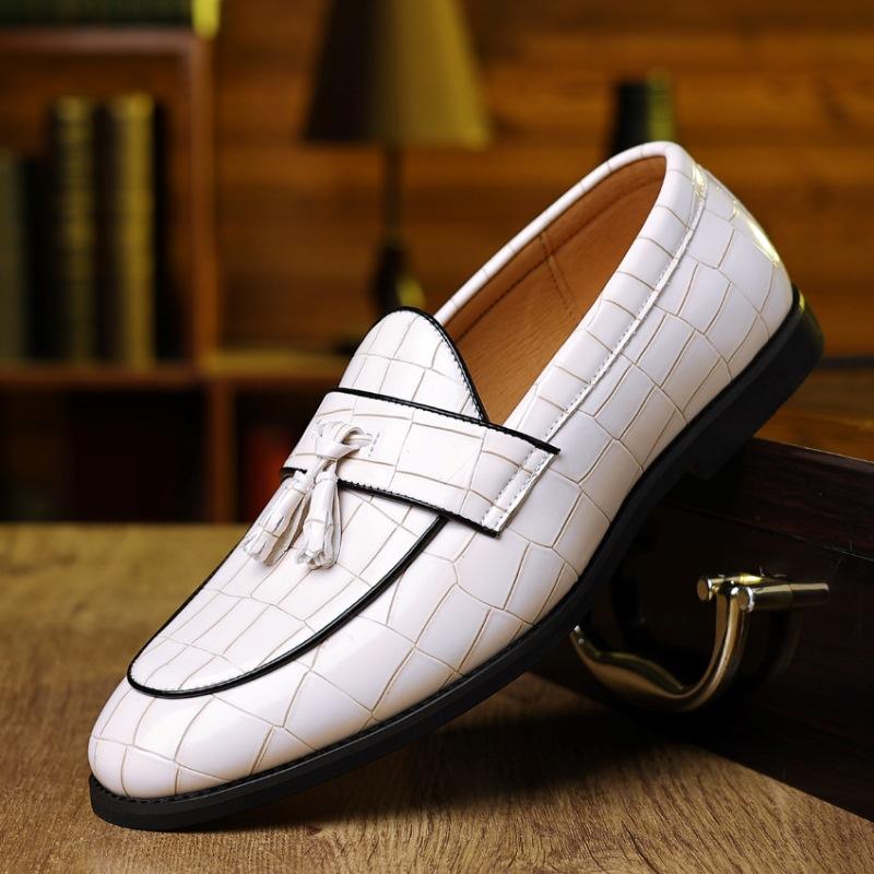 New Men‘s Pointed Tassels Crocodile Pattern Patent Leather Shoes Gentleman Designer Loafter Moccasins Wedding Dress Footwear