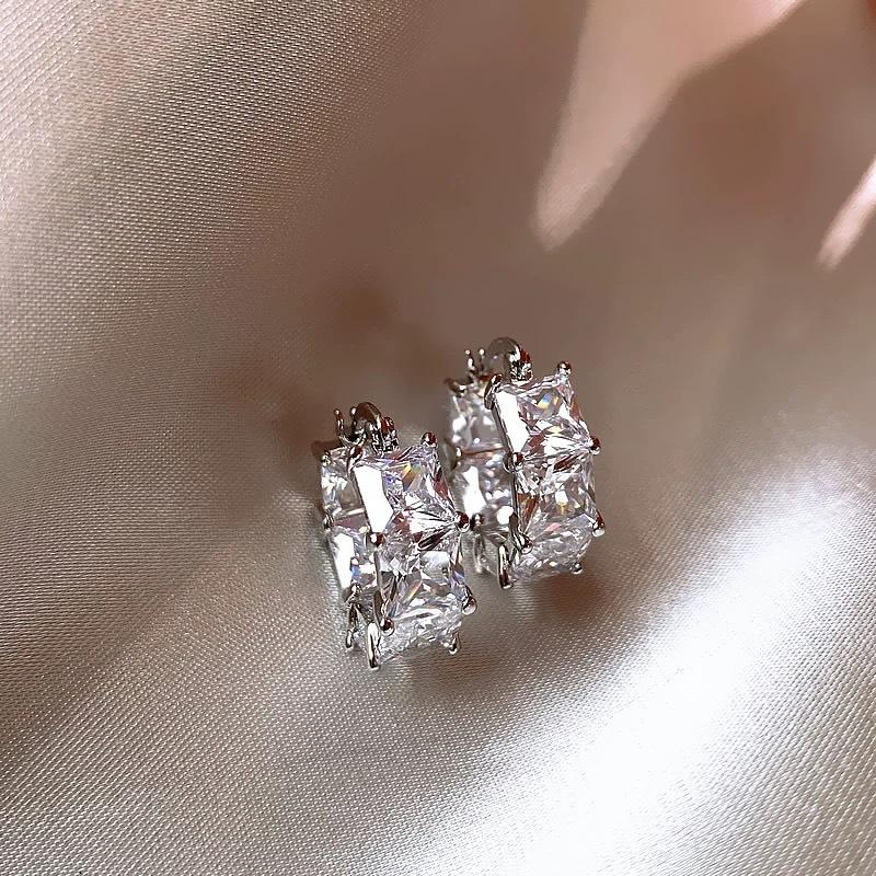 

[Unique Geometric Zircon Huggie Earrings For Women Elegant Minimalist Hoop Ear Studs Fashion Jewelry Gift] платиновий