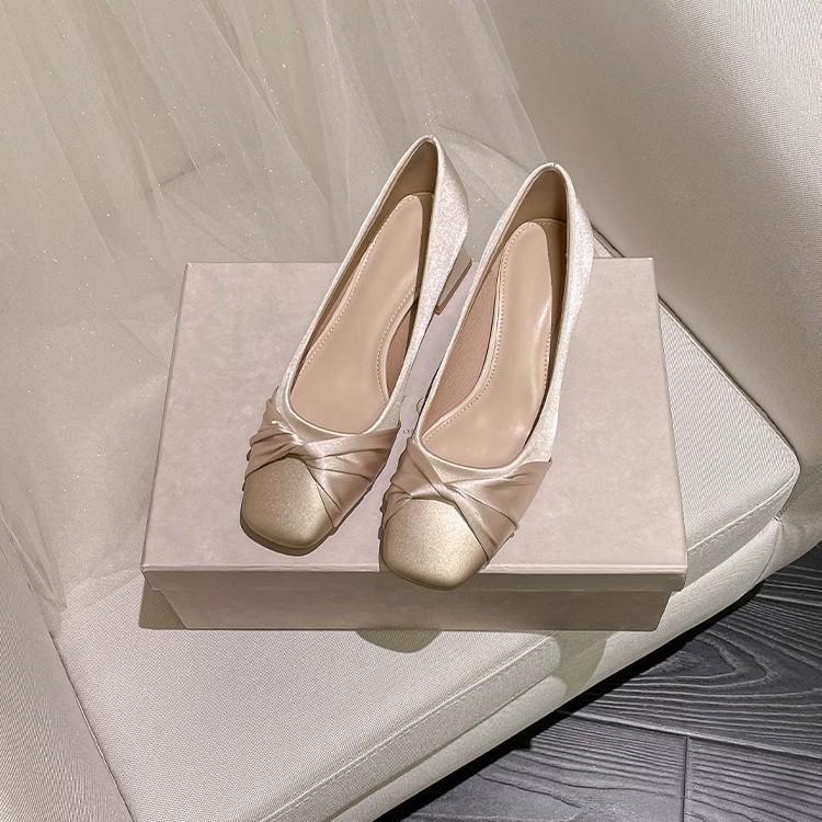 

Thick heels and high heels are not tired of feet, square head satin single shoes, women s new spring fat wide feet and small fragrant shoes. 34 абрикосовый