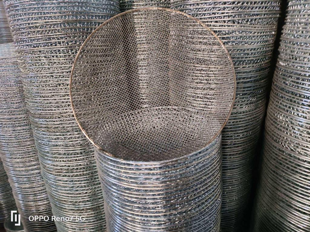 Large Round Wire Mesh Sieve for Stones, Sand, and Garden Soil Filtering
