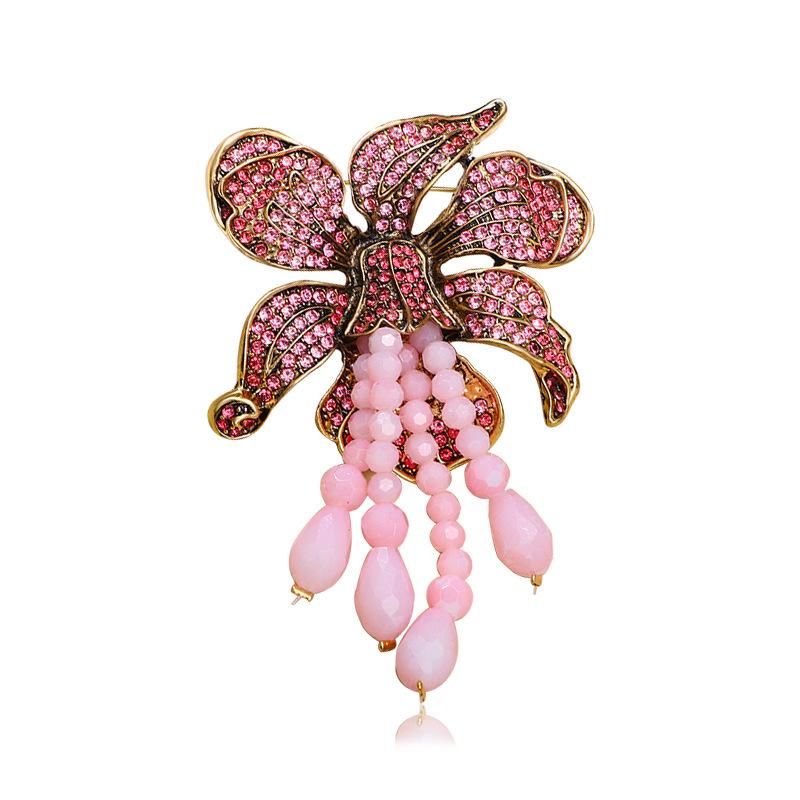 

Средневековые украшения, брошь-цветок в стиле ретро, инкрустированная бриллиантами, розовый кулон, свитер с бахромой и аксессуарами