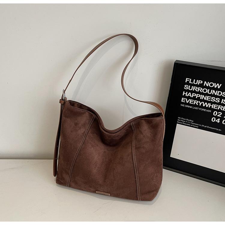 Lässige Wildleder-Tasche mit großem Fassungsvermögen für Damen, neue Retro-Umhängetasche für Pendler, hochwertiger Shopper für Damen